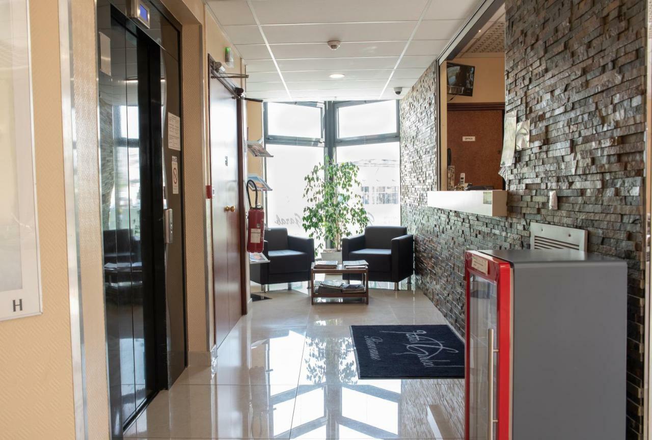 Hotel Garabel Plaisir Exteriör bild